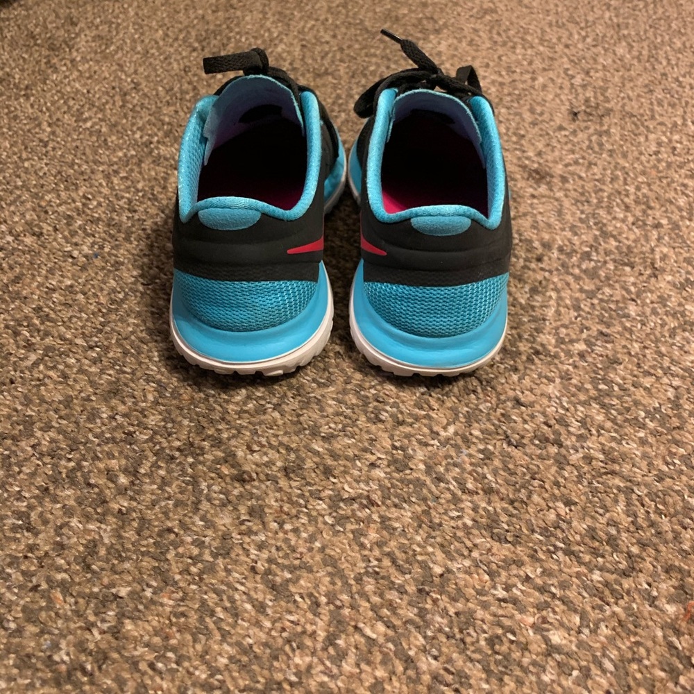 Nike Shoes - Picture 5 of 6